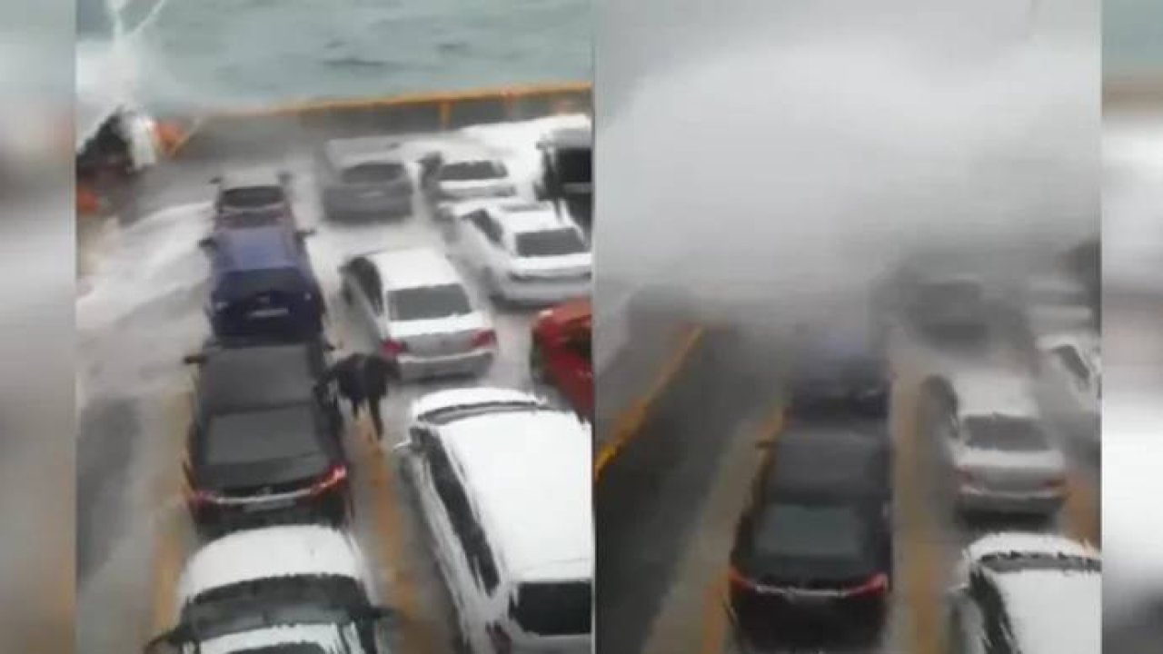 Fırtına Marmara Denizi'nde Feribotları Vurdu: Araçlarda Hasar Oluştu