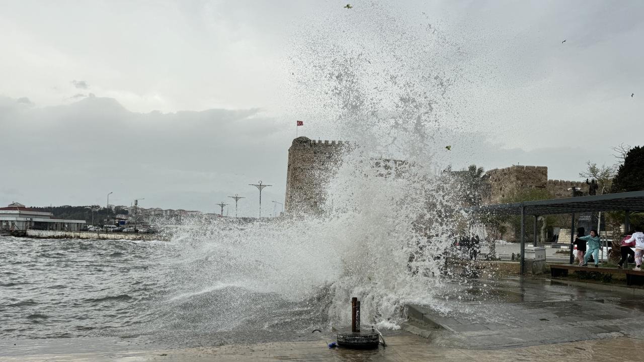 Orta ve Güney Ege'de Yarın Fırtına Uyarısı: Meteorolojiden Açıklama