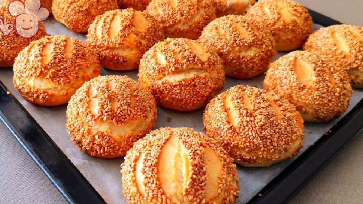 Maya yok, beklemeye gerek yok! Herkes hazır aldınız zannedecek! 5 dakikalık simit poğaça tarifi
