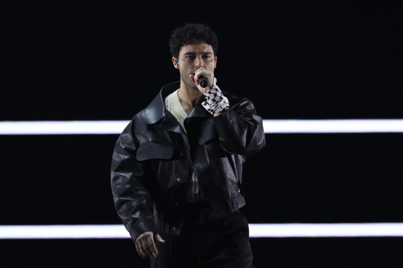 Eurovision’da bir şarkıcının Filistin kefiyesi ile sahneye çıkması tartışma yarattı
