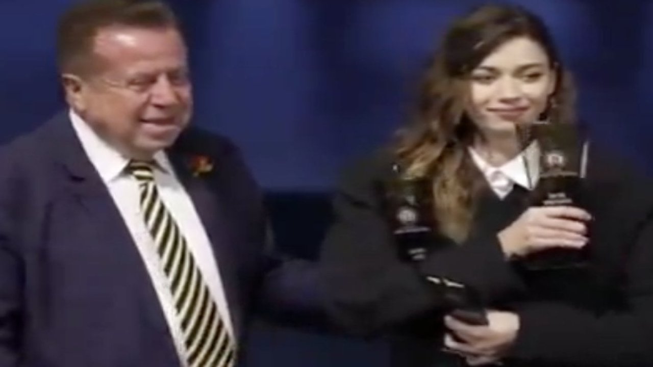 Afra Saraçoğlu'nun ödül törenindeki rahatsızlık anları gündeme oturdu!