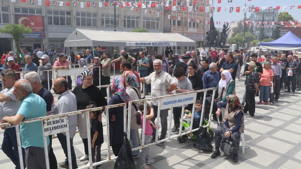 O lokantaya giden karnını ücretsiz doyuracak