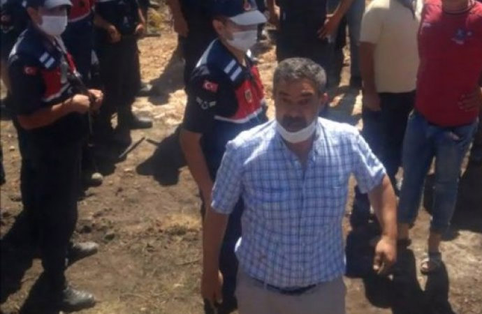 Vatandaşa 'lan' diyen kaymakam yuhalanarak köyden ayrıldı