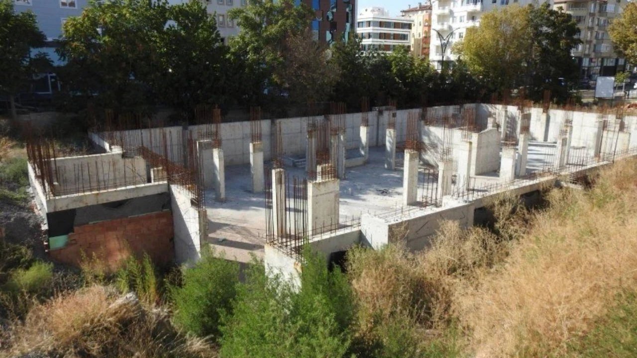 Kamu ihaleleri israfın sembolü: Bitmeyen proje için 89 milyonluk yeni anlaşma