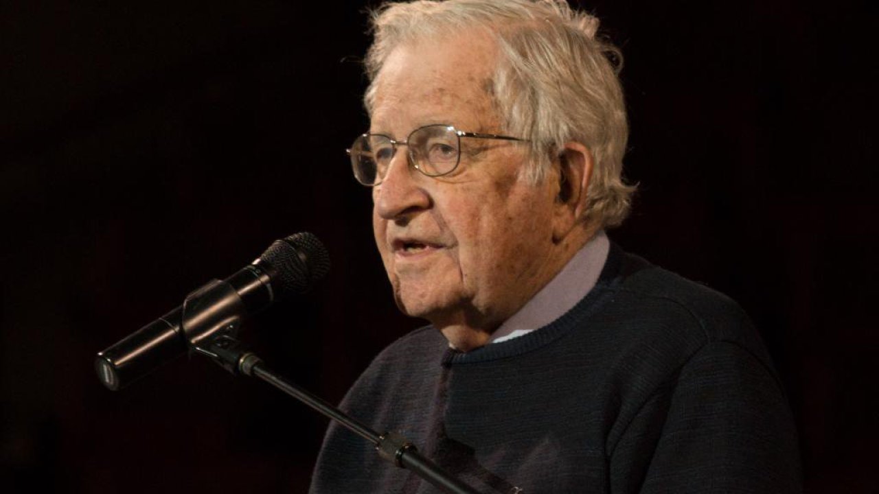 Dilbilimci Noam Chomsky'nin Sağlık Durumu Endişe Verici: İletişim Kabiliyeti Azaldı