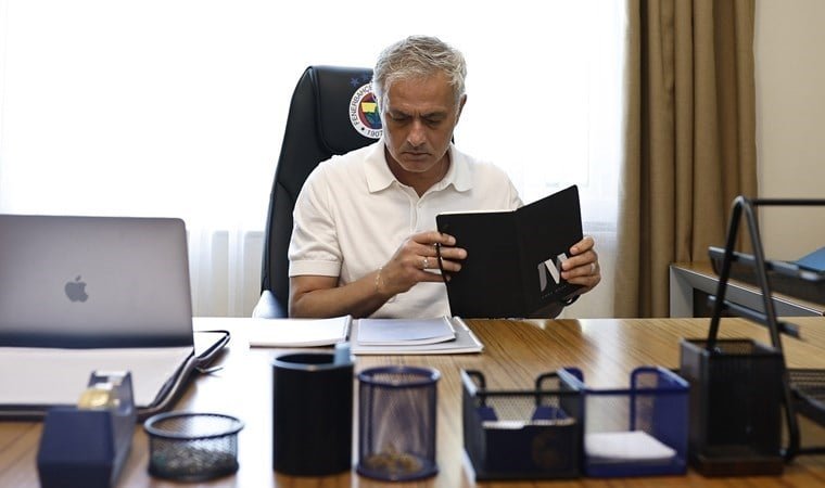 Mourinho'dan Fenerbahçe taraftarlarını heyecanlandıran paylaşımlara devam ediyor!
