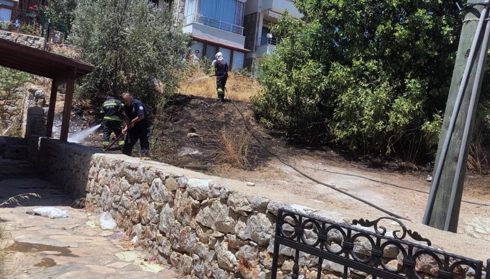 Datça'da evlerin arasında yangın paniği hakimdi