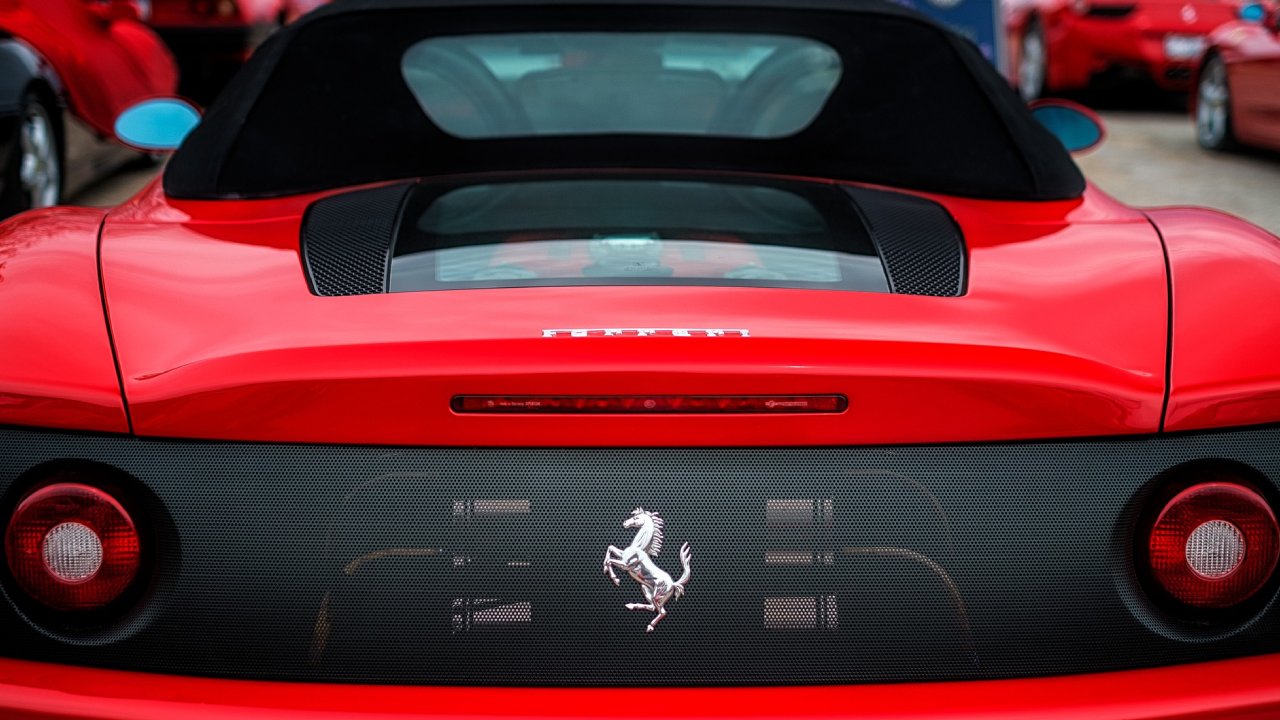 Ferrari'nin ilk elektrikli modelinin fiyatı dudak uçuklatacak