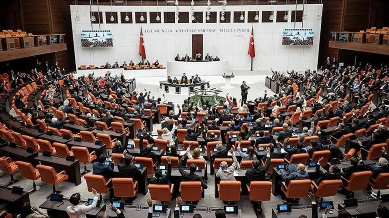 CHP'den 'TBMM’deki vekil sayısı azaltılsın' önerisi: Milletvekilleri Meclis’e sığmıyor
