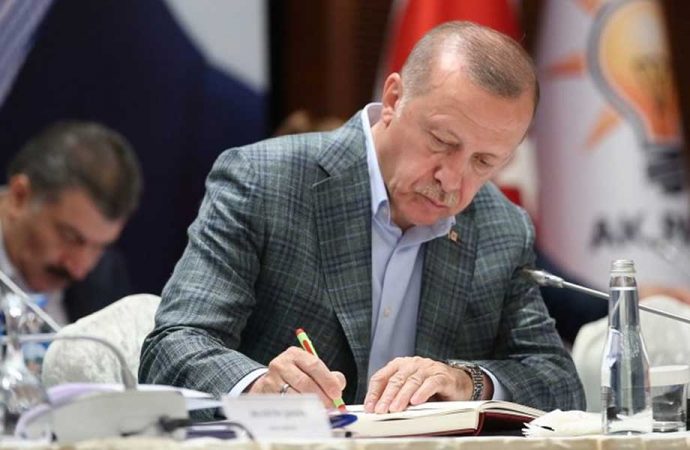 Yenilemenin nedeni parti içi kavga mı?