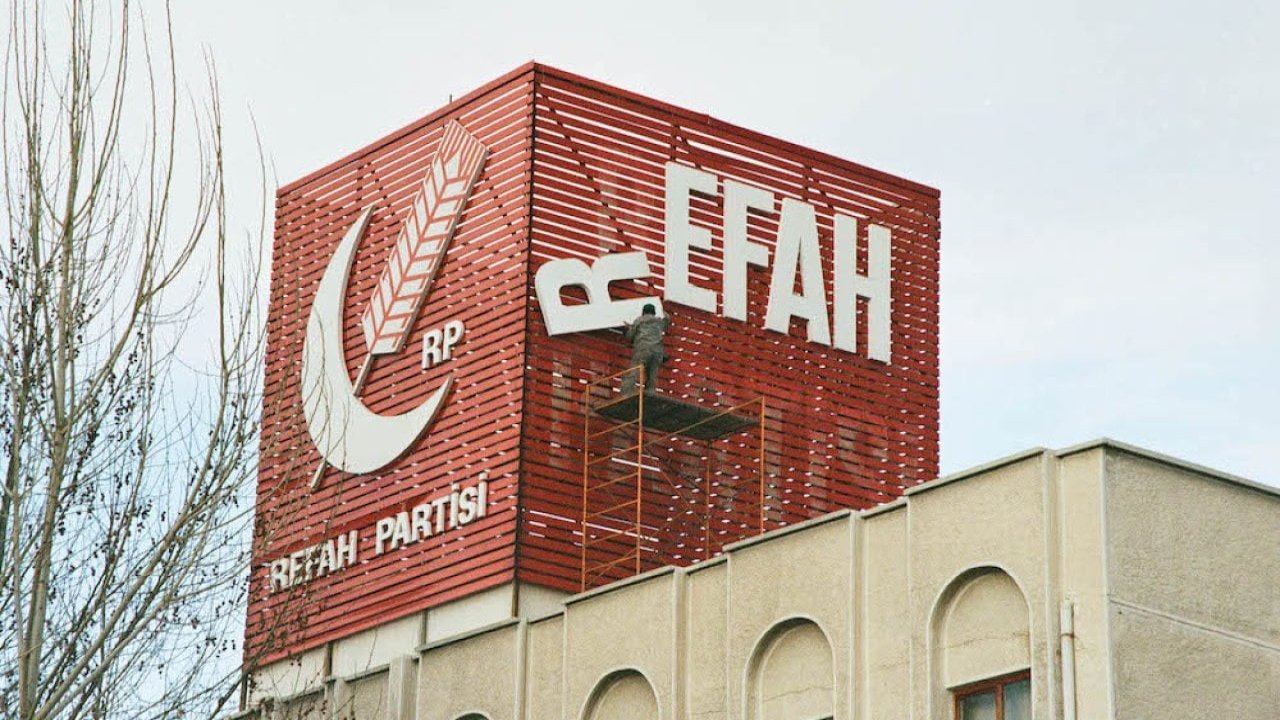 Yeniden Refah'ta İstifa Krizi Patlak Verdi!
