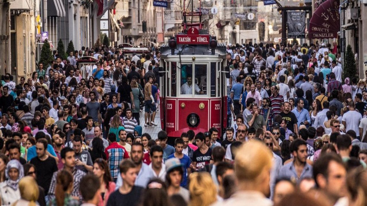 Anket sonuçlarına göre gençler arasında muhafazakarlık düşüş gösteriyor