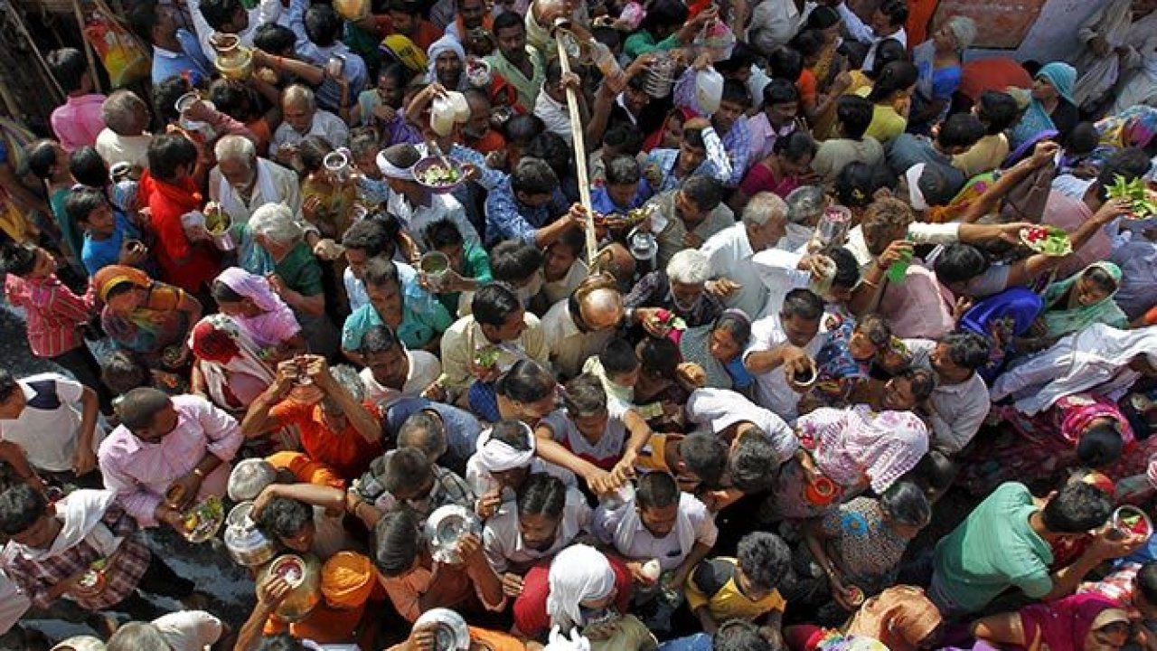 Hindistan'da Hindu Dini Toplantısında İzdiham: 27 Kişi Hayatını Kaybetti