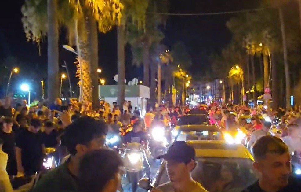 Marmaris'te Türkiye’nin zaferi dev ekranda!