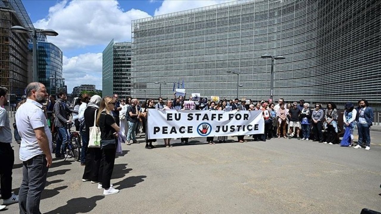 Brüksel’de Srebrenitsa Soykırımı İçin Saygı Duruşu ve Gazze Protestosu