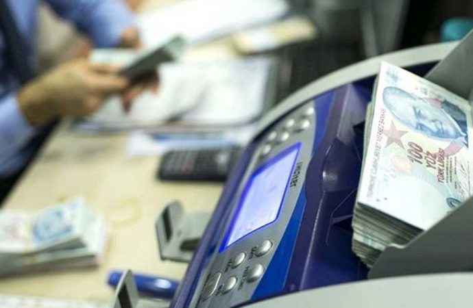 Saray hükümeti kılını kıpırdatmıyor: Binlerce kişi kredi peşinde koşuyor