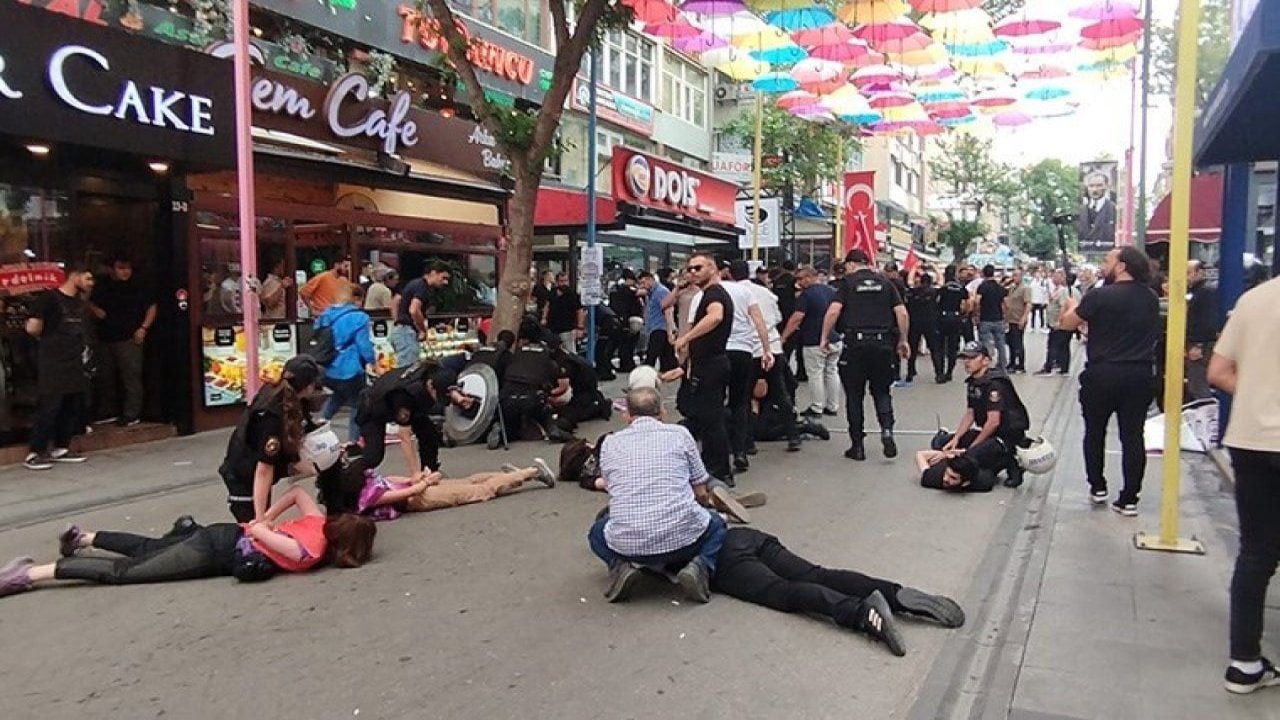 Ankara'da Suruç Katliamı Anmasında Polis Müdahalesi