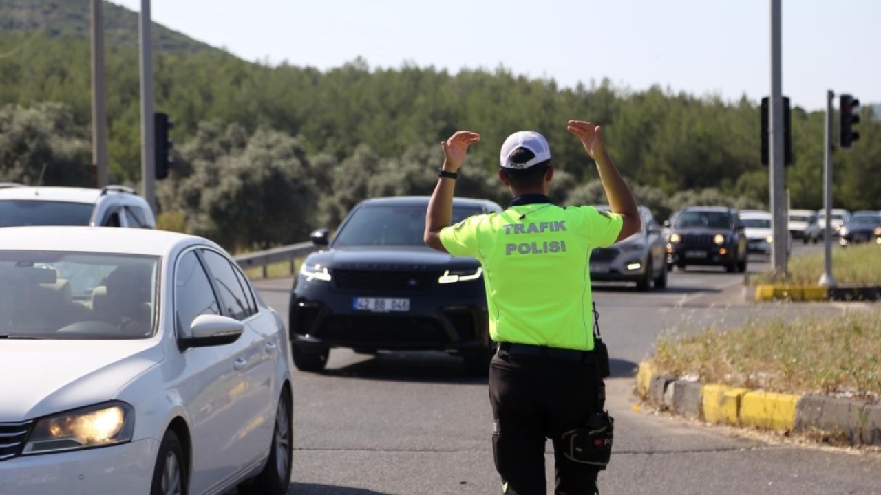 Trafik Denetimlerinde 2,5 Milyon Araç Kontrol Edildi: 423 Bin İhlal Tespit Edildi