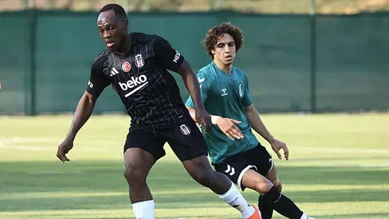 Beşiktaş, hazırlık maçında Sakaryaspor'u 2 golle ekarde etti