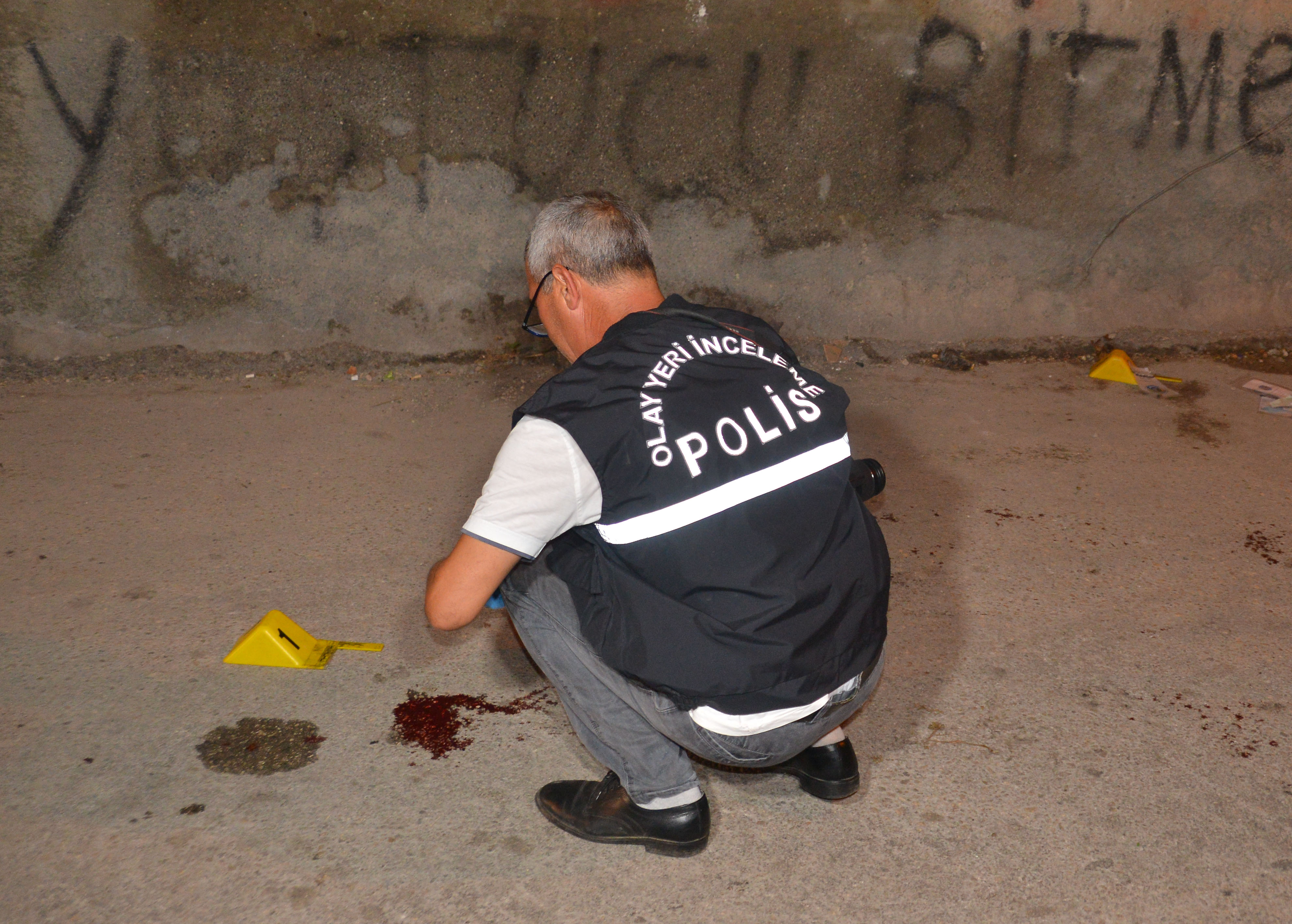 Dayısının sokak ortasında kurşun yağmuruna tuttuğu genç, ağır yaralandı