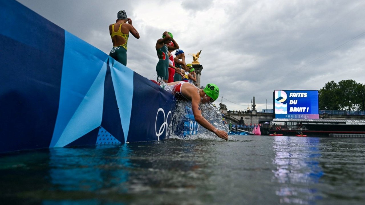 Sen Nehri'nde Kirlilik Krizi: Triatlon Antrenmanları İptal, Belçikalı Sporcu Yarıştan Çekildi