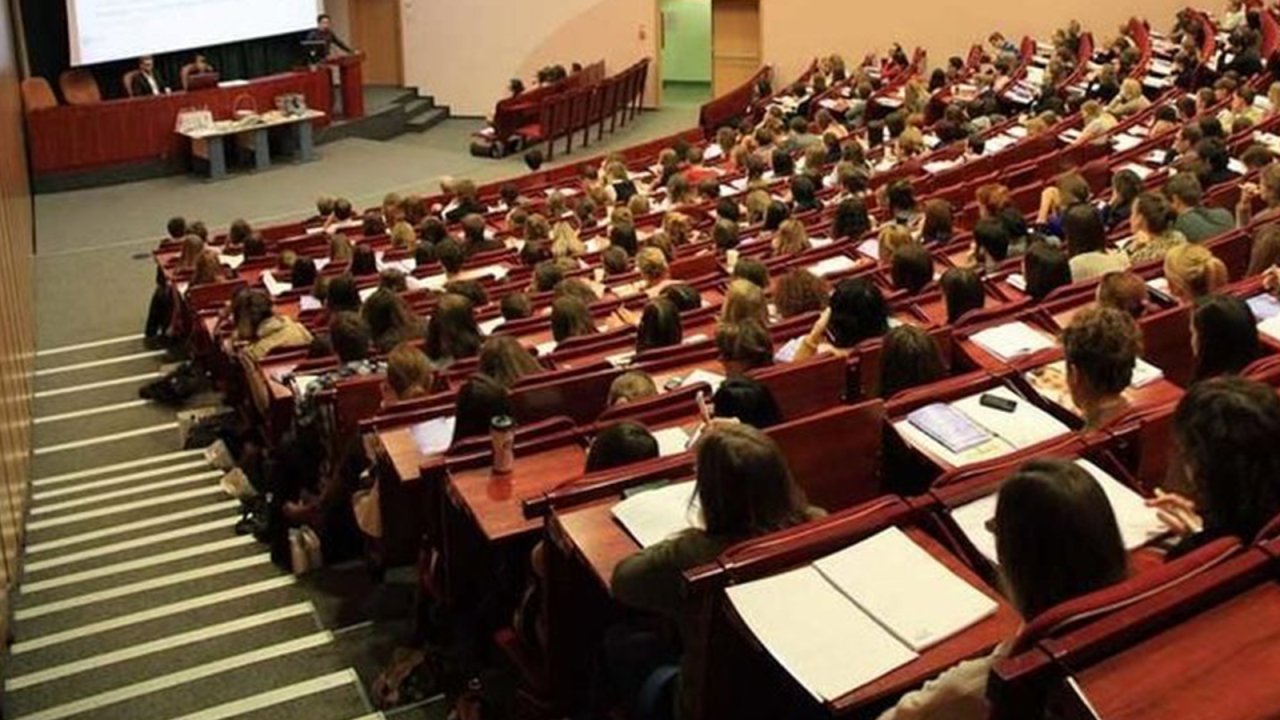 Türkiye'de Üniversitelerde Profesör Krizi: Binlerce Bölümde Akademisyen Eksikliği