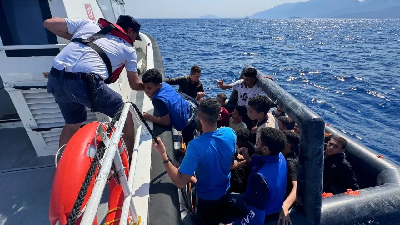 Marmaris ve Datça Açıklarında Düzensiz Göçmen Operasyonları
