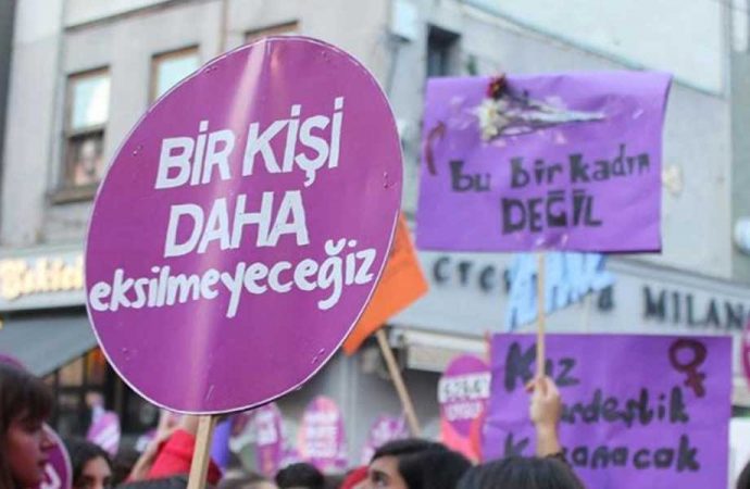 Eşini defalarca bıçakladı!