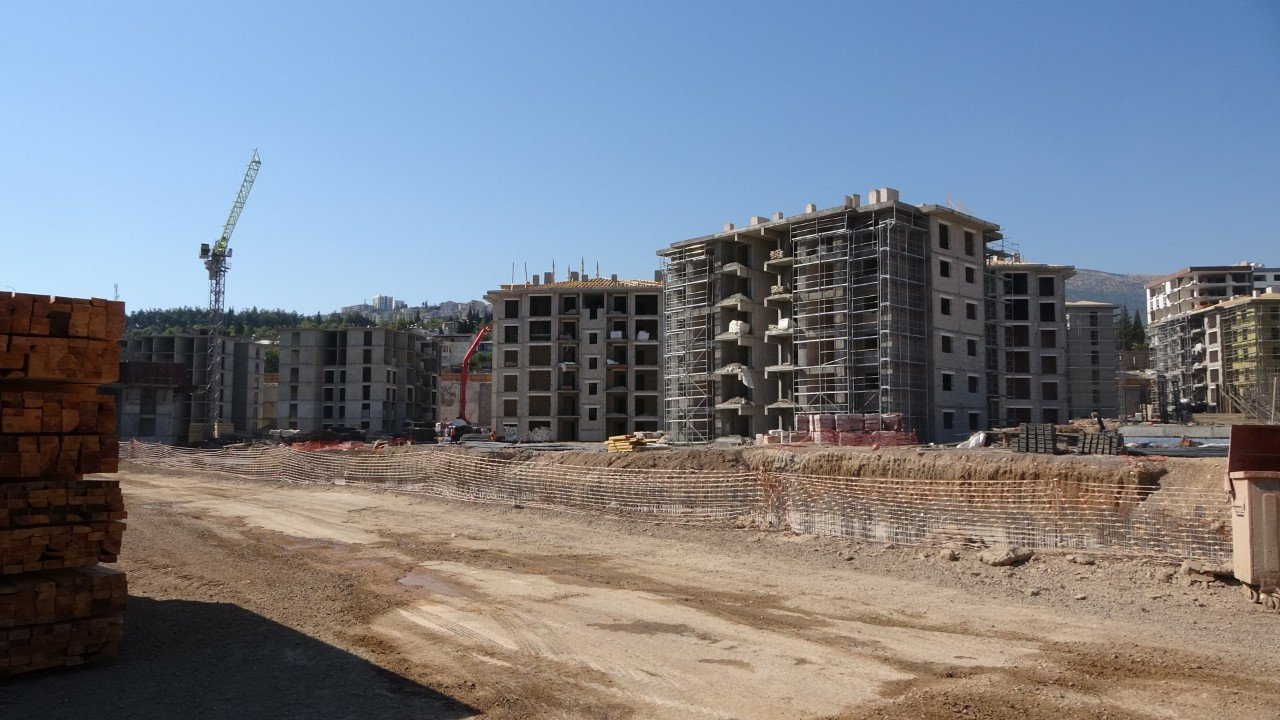 Ebrar Sitesi'nde binalar yükseldi, örnek daireler ortaya çıktı!
