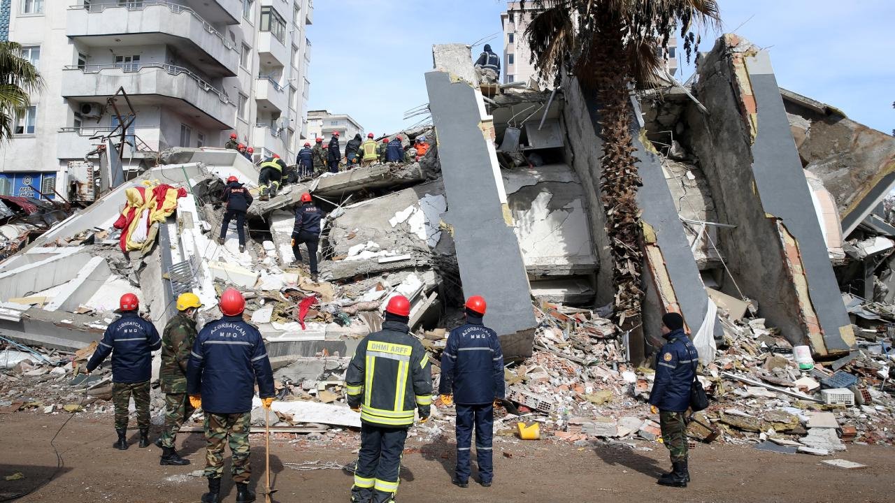 6 Şubat'ta 35 Kişiye Mezar Olmuştu, Ezgi Apartmanı'nın Bilirkişi Heyetine Suç Duyurusu