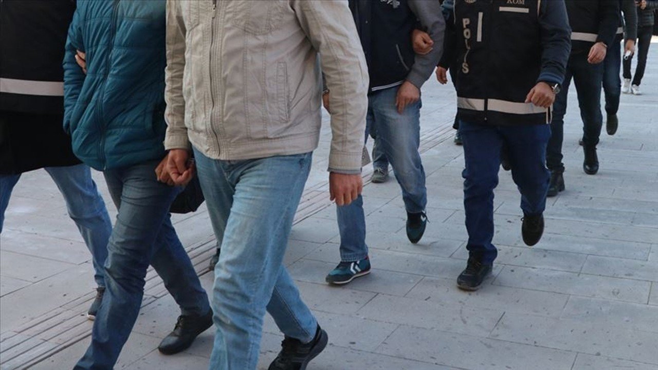 Paravan şirketle vurgun! 9 farklı şirketle çok sayıda kişiyi dolandırmışlar
