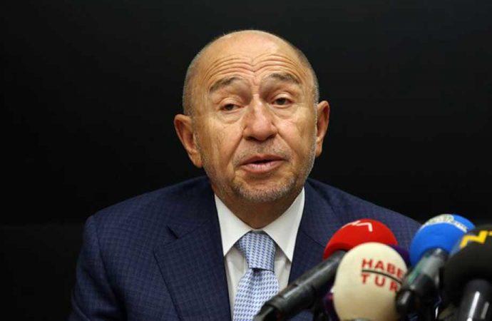 TFF Başkanı Özdemir VIP Cuma namazında: Ağladım