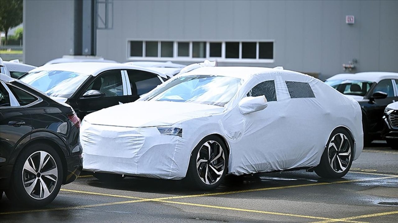 Audi Brüksel fabrikasında el konulan 300 otomobilin anahtarları geri verildi