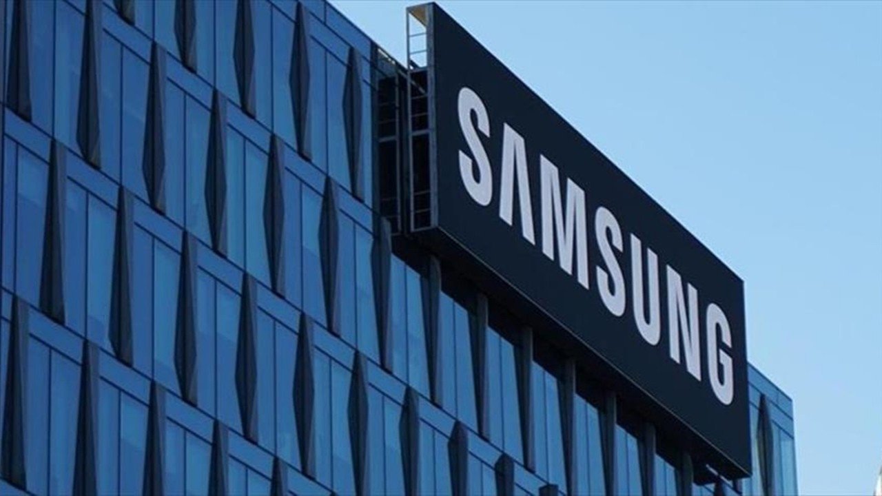 Samsung'dan Apple'a büyük darbe! Akıllı telefon pazarında zirve el değiştirdi