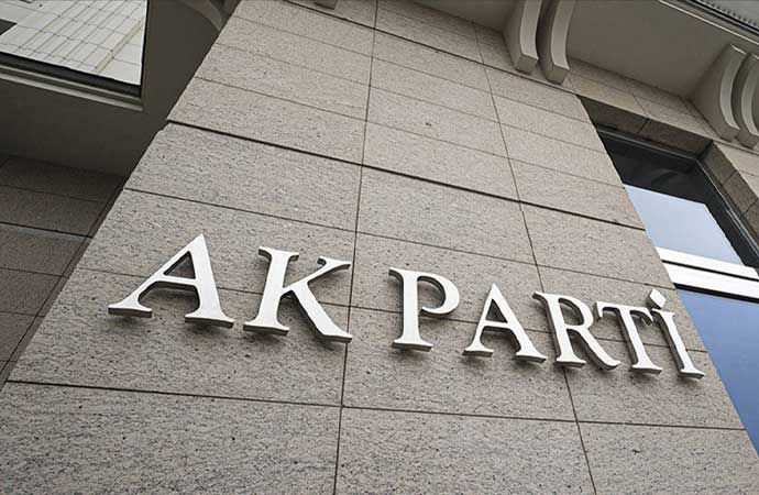 AKP İstifalarla Sarsıldı: İki Önemli İsim Görevlerinden Ayrıldığını Açıkladı!