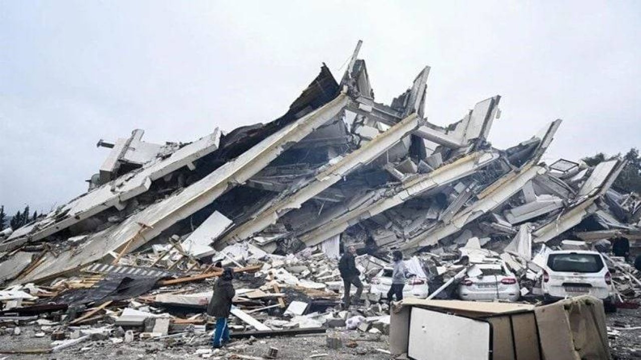 56 Kişinin hayatını kaybettiği Nilüfer Apartmanı'nda AKP’li müteahhidin avukatı CHP'li belediyeden!
