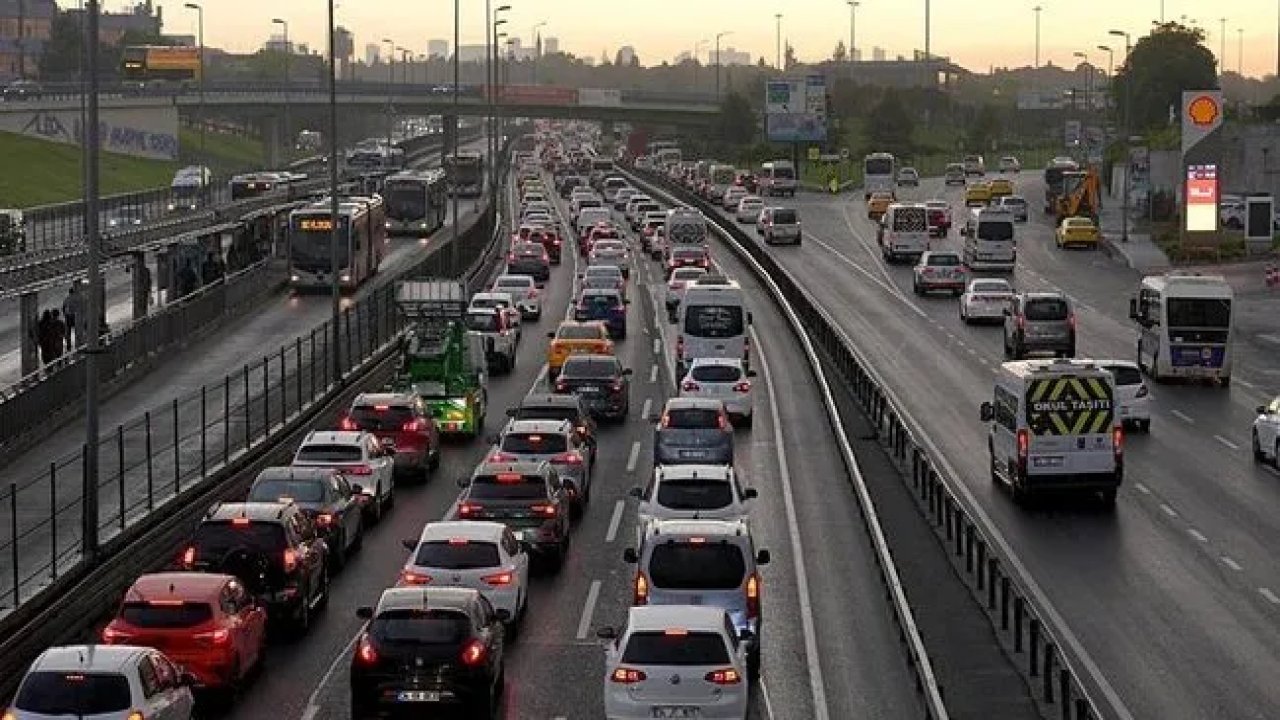İstanbul'da Sabah Saatlerinde Trafik Yoğunluğu Zirveye Ulaştı