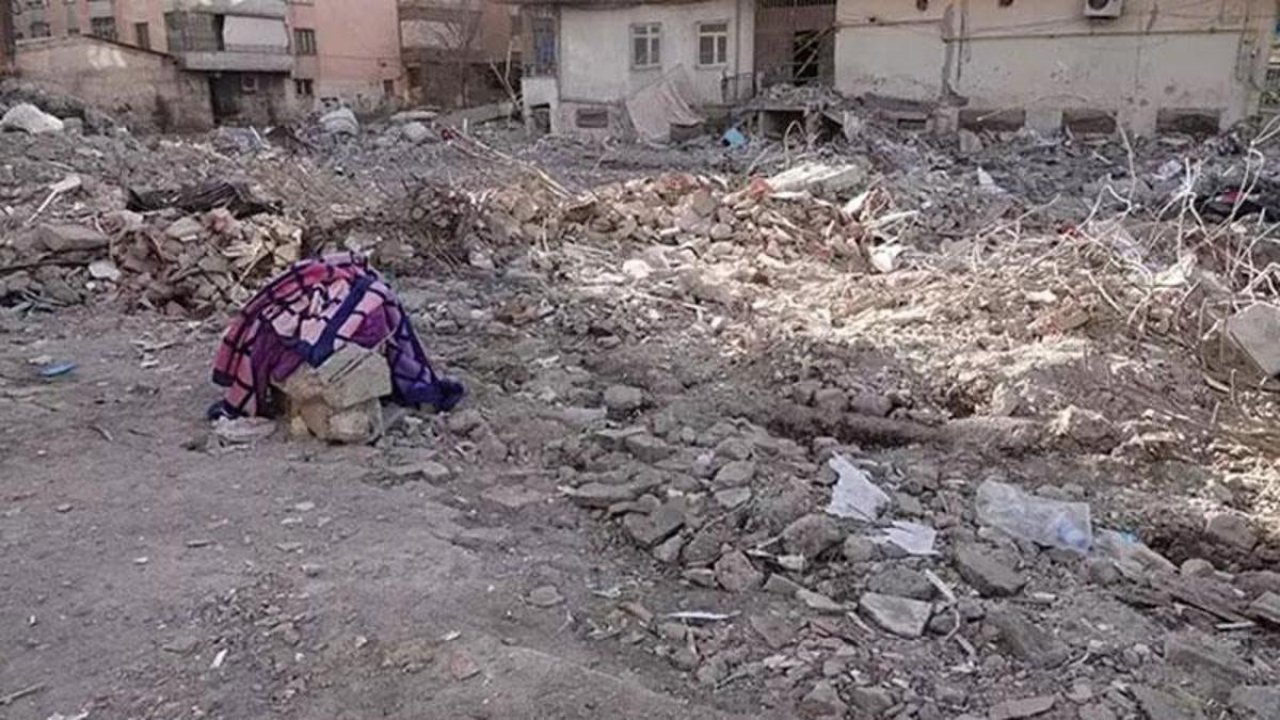 Depremde 60 kişinin öldüğü Yoldaş Apartmanı'nın müteahhidine 16 yıl 3 ay hapis cezası