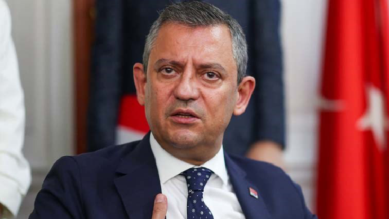 Özgür Özel'den TİP'e Eleştiri, Melis Akyürek'ten Sert Yanıt: 