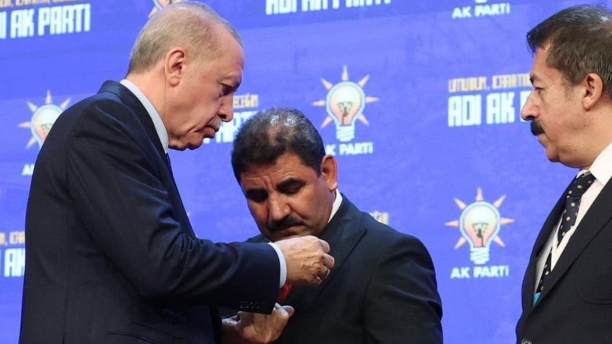 AKP'ye Geçti, 12 Akrabasını İşe Aldı! Horasan Belediyesi'nde Skandal Patladı!