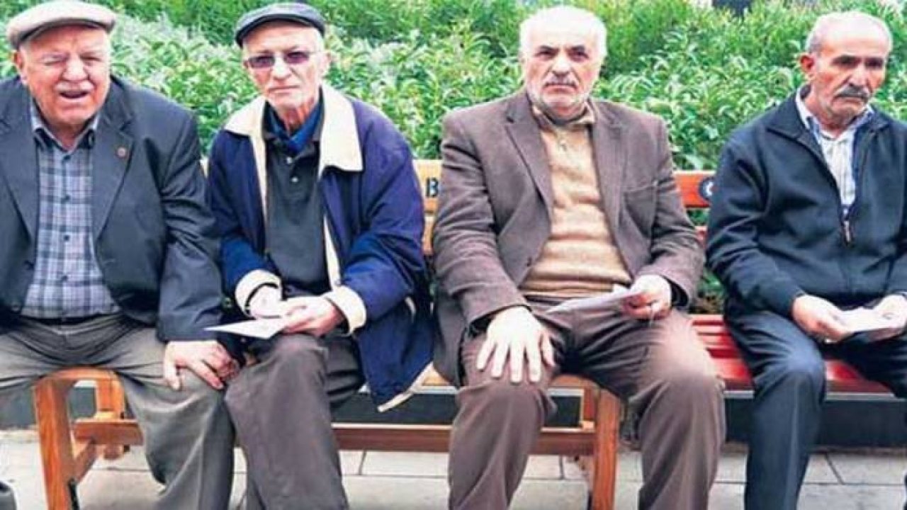 SGK Uzmanı Özgür Erdursun emeklilere önemli uyarıda bulundu: Maaşları yüzde 33 oranında azalabilir