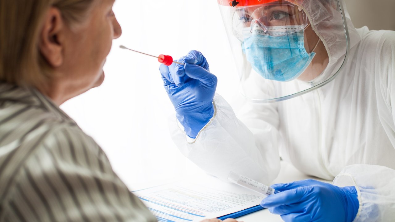 Tükürükle DNA Analizi Yapan Şirket Krizle Yüz Yüze: 14 Milyon DNA Örneği Tehlikede!