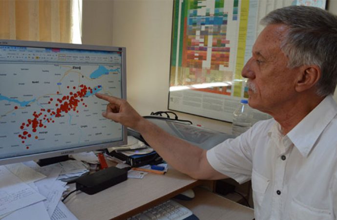 Prof. Dr. Aksoy yaşanan depremlerle ilgili açıklamalarda bulundu