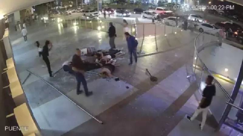 Kalabalık Gece Kulübünde Facia: Cam Balkon Çöktü, 3 Ölü!