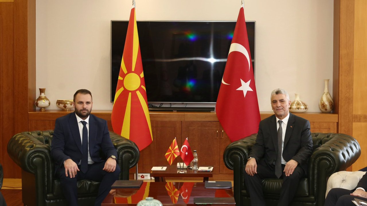 Ticaret Bakanı Ömer Bolat, Kuzey Makedonya Ekonomi ve Çalışma Bakanı Durmusi ile görüştü
