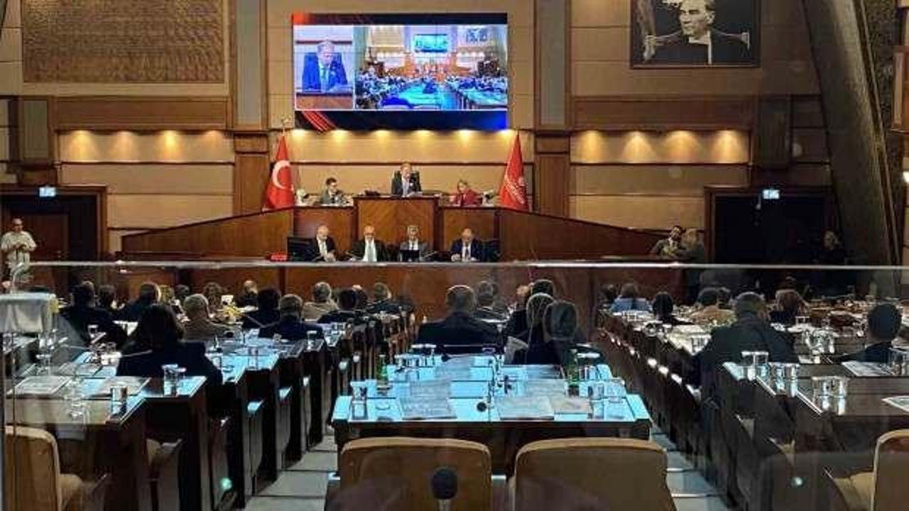 İBB Meclisi'nde 'söz hakkı' gerginliği: AK Parti grubu salonu terk etti