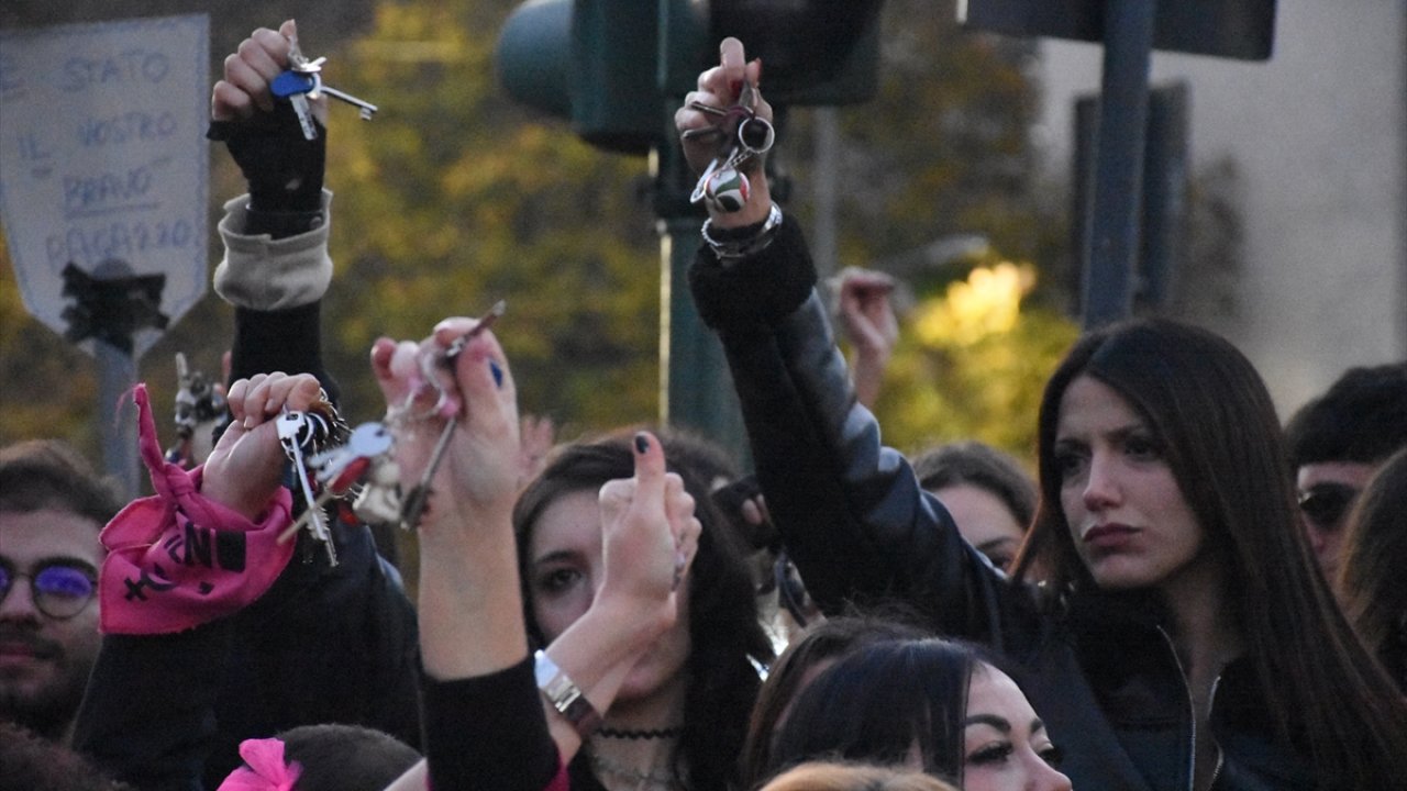 Kadına yönelik şiddete İtalya'da protesto!