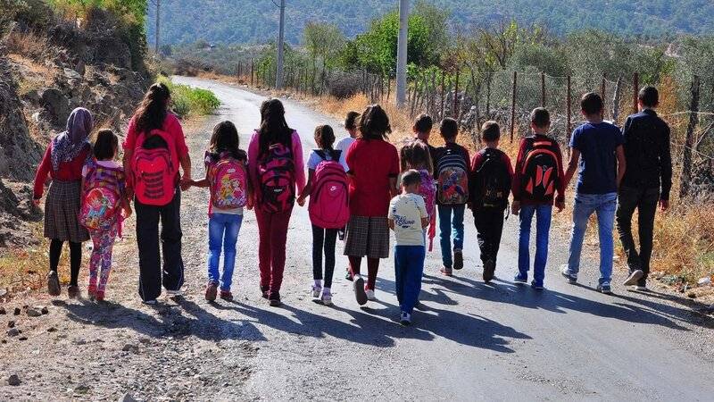 Taşımalı Eğitimde Mesafe Kısıtlaması:: 2,9 Milyon Öğrenci Eğitimden Uzaklaştı