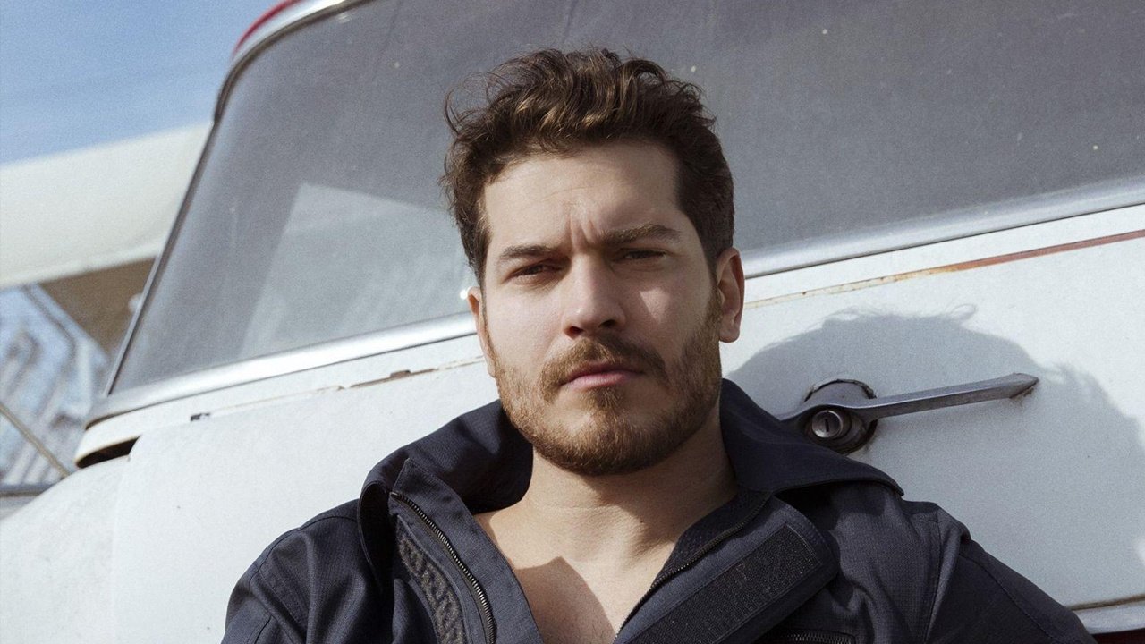 Çağatay Ulusoy’un set görüntüleri olay oldu! Sosyal medya ikiye bölündü
