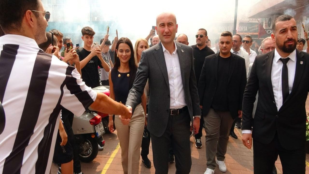 Beşiktaş taraftarından Hüseyin Yücel'e istifa çağrısı